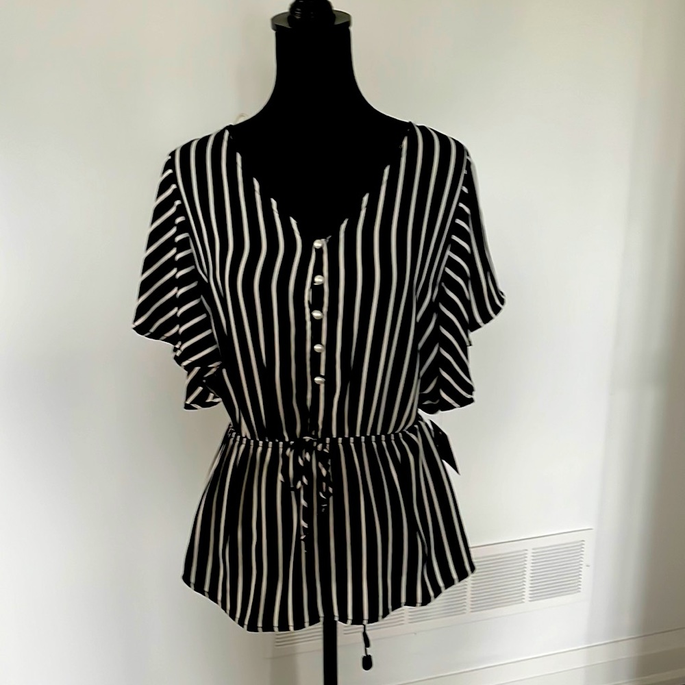 Ixia black and white empire waist blouse size large item 04-03